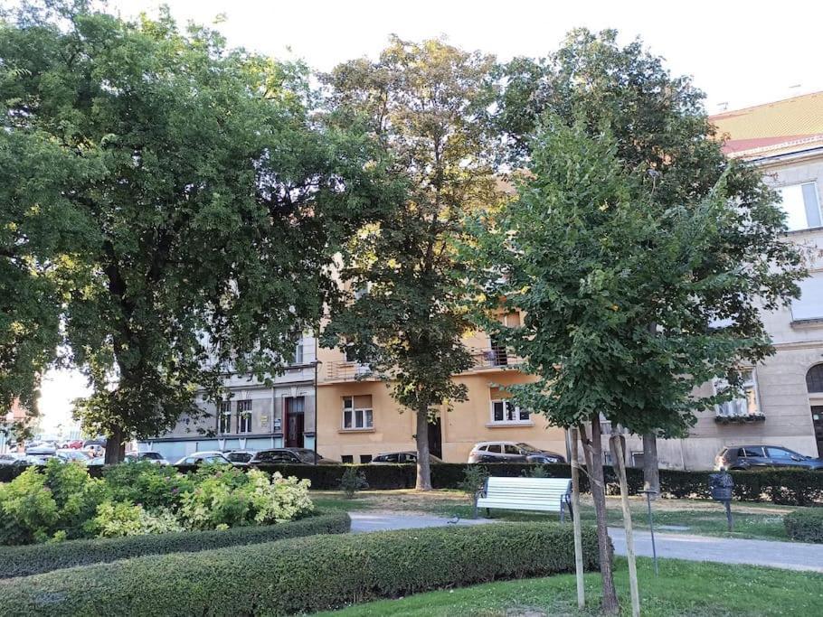 Helios - Self Check In, Strict Center Apartment