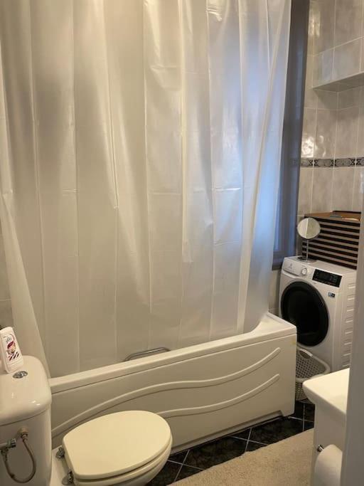 Helios - Self Check In, Strict Center Apartment *